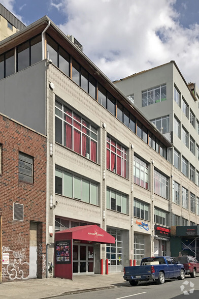 621-625 W 46th St, New York, NY for lease - Building Photo - Image 1 of 7