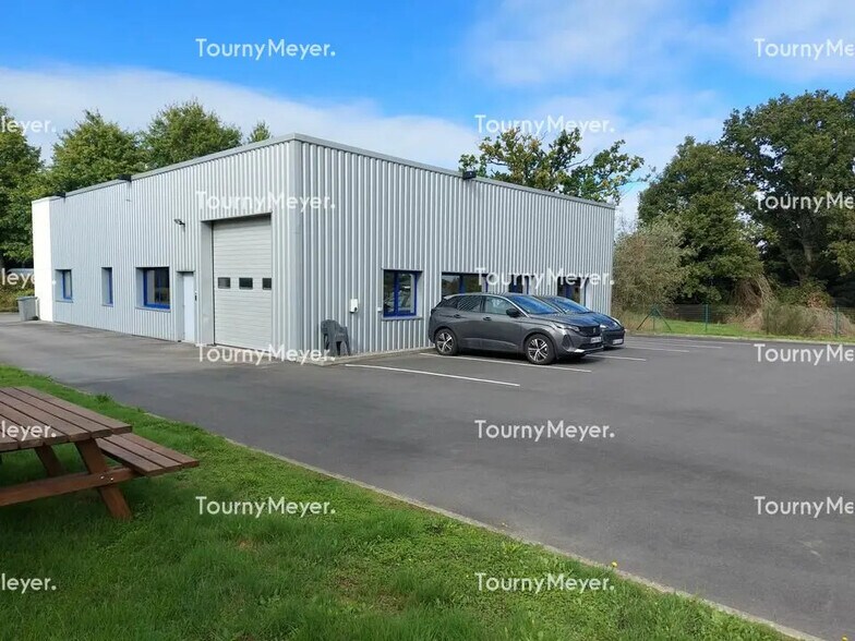 Flex in Treillières for lease - Building Photo - Image 1 of 6