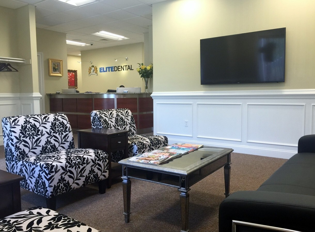 1 Willowbrook Rd, Cromwell, CT 06416