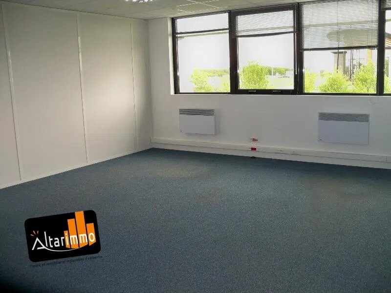 Office in Chartres for lease Interior Photo- Image 1 of 5