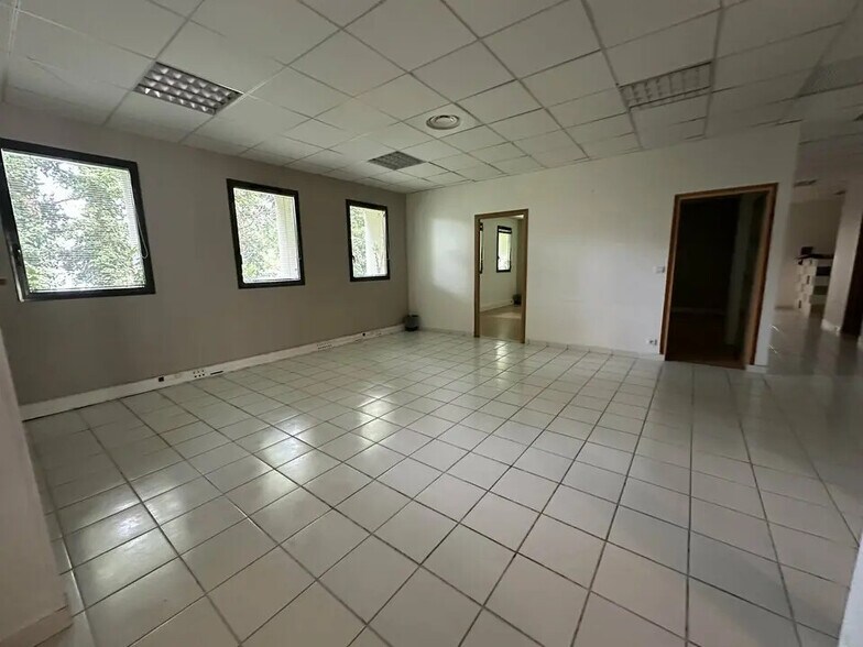 Office in Avignon for lease - Interior Photo - Image 2 of 12