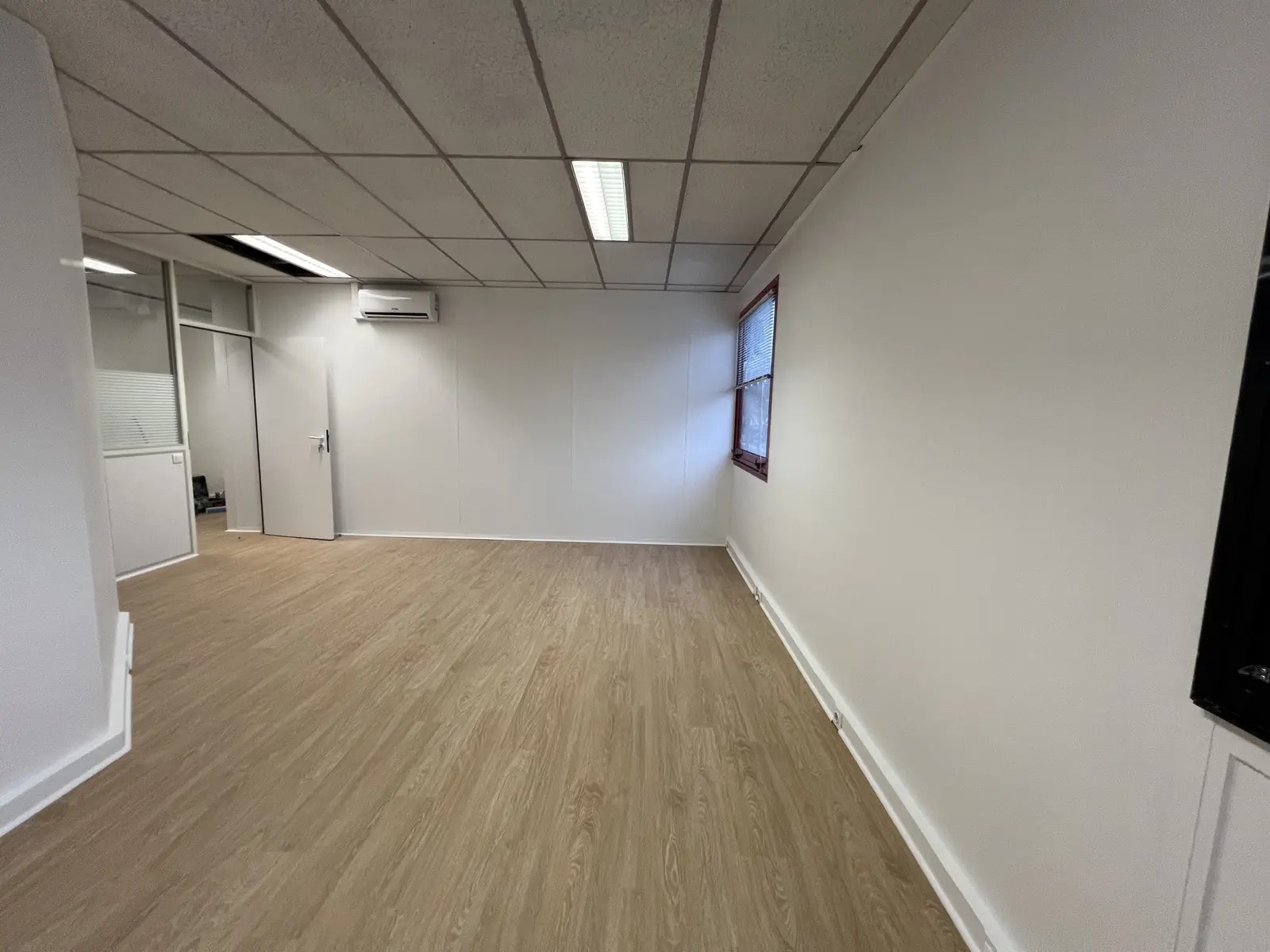 Office in Saint-Denis for lease Interior Photo- Image 1 of 6