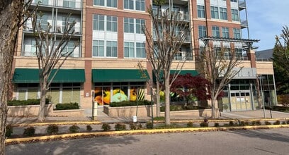 8210 Crestwood Heights Dr, McLean, VA for lease Building Photo- Image 1 of 2