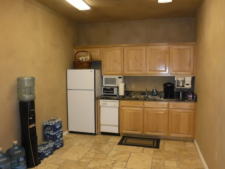 6370 Annie Oakley Dr, Las Vegas, NV for sale - Interior Photo - Image 1 of 1