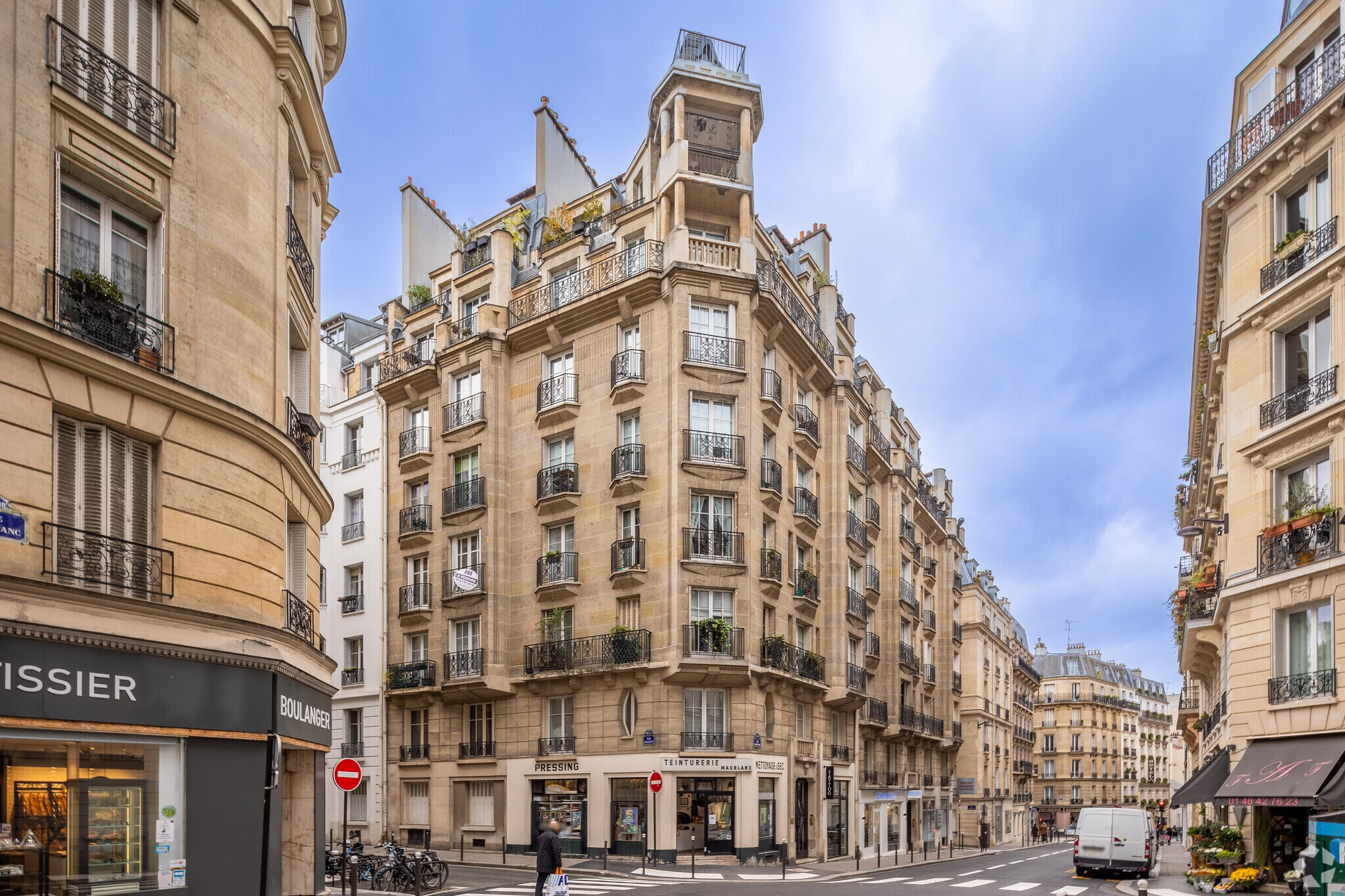 Office in Paris for lease Primary Photo- Image 1 of 3