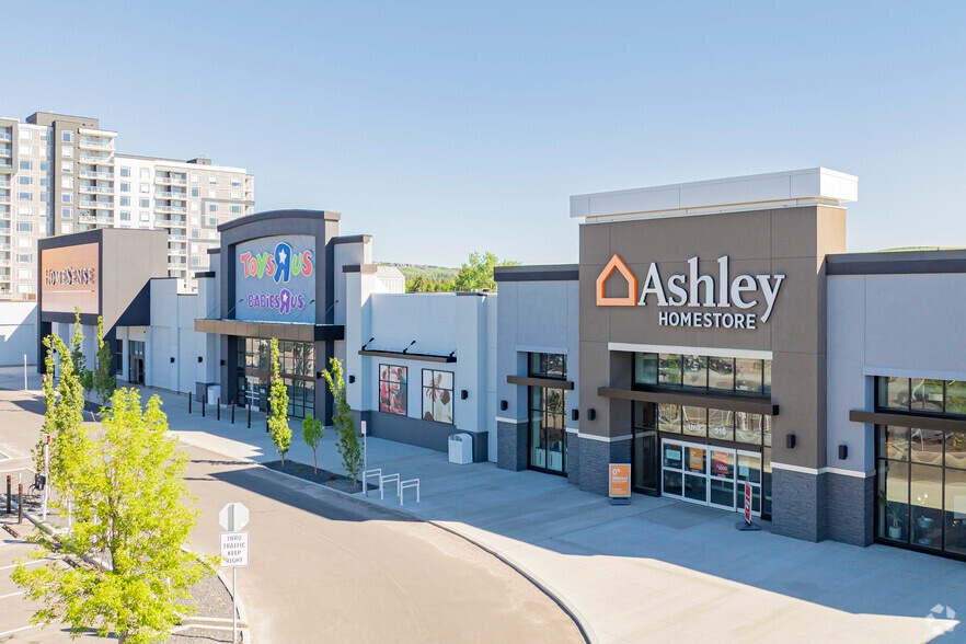 3630 Brentwood Blvd NW, Calgary, AB for lease - Primary Photo - Image 1 of 6