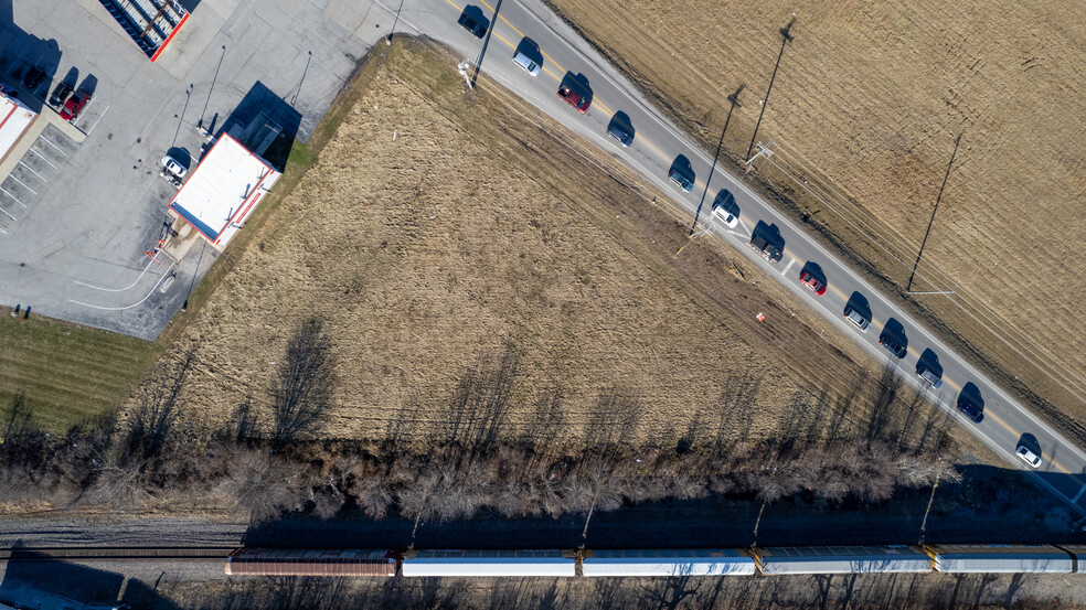 3600 Engle, Fort Wayne, IN for sale - Building Photo - Image 3 of 4