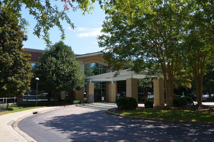 1505 SW Cary Pky, Cary, NC for lease - Building Photo - Image 2 of 10