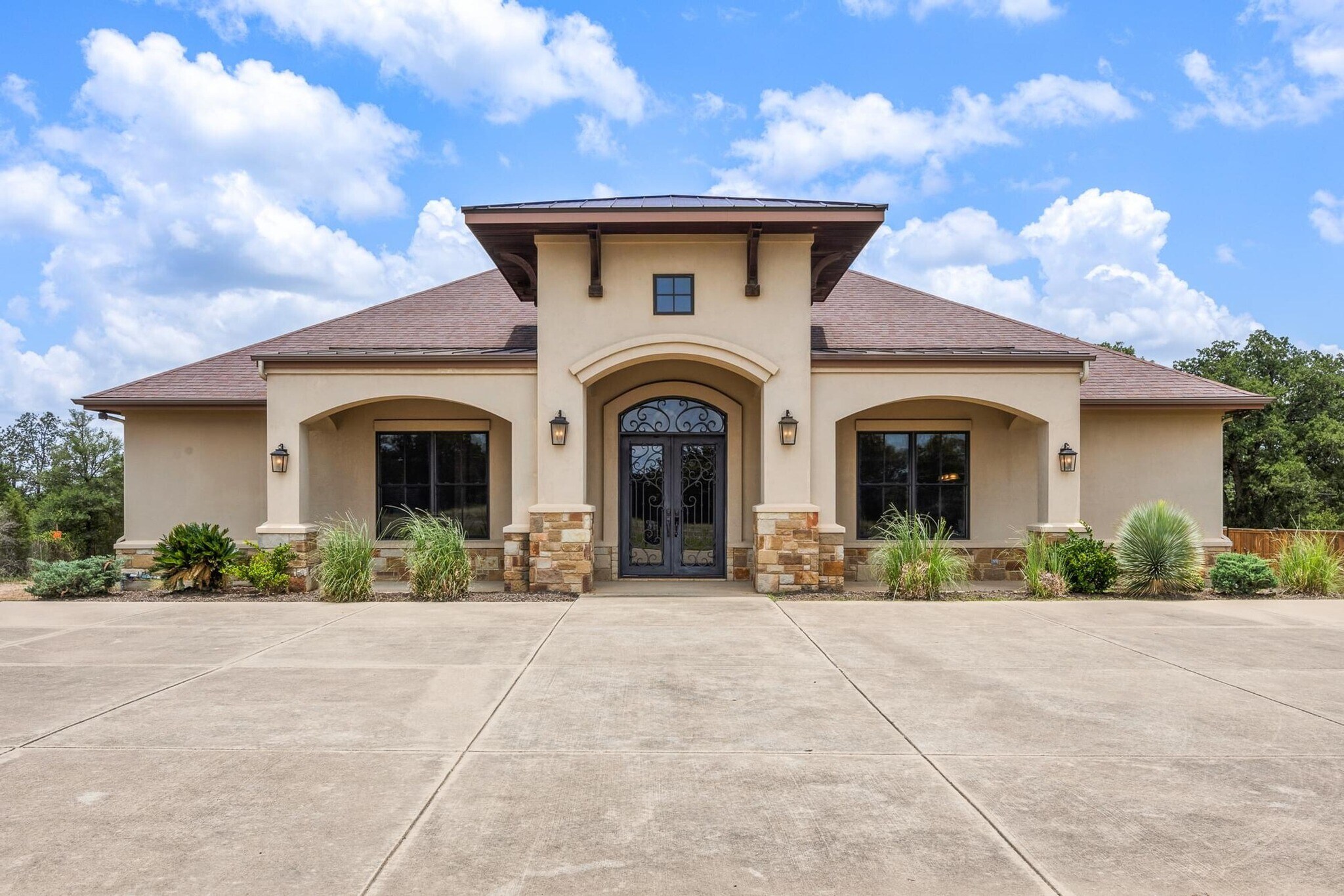 105 Applewood Dr, Cedar Creek, TX for sale Building Photo- Image 1 of 41