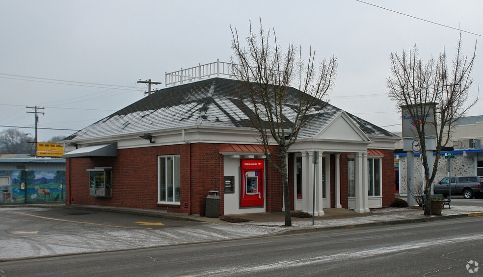750 E Main St, Cottage Grove, OR for lease - Building Photo - Image 2 of 8