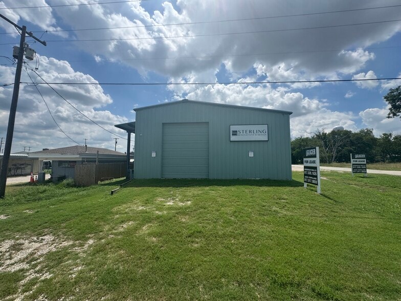 121 W 6th St, Justin, TX for sale - Building Photo - Image 1 of 12