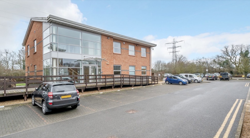 Gazelle Close, Wokingham for lease - Primary Photo - Image 1 of 6