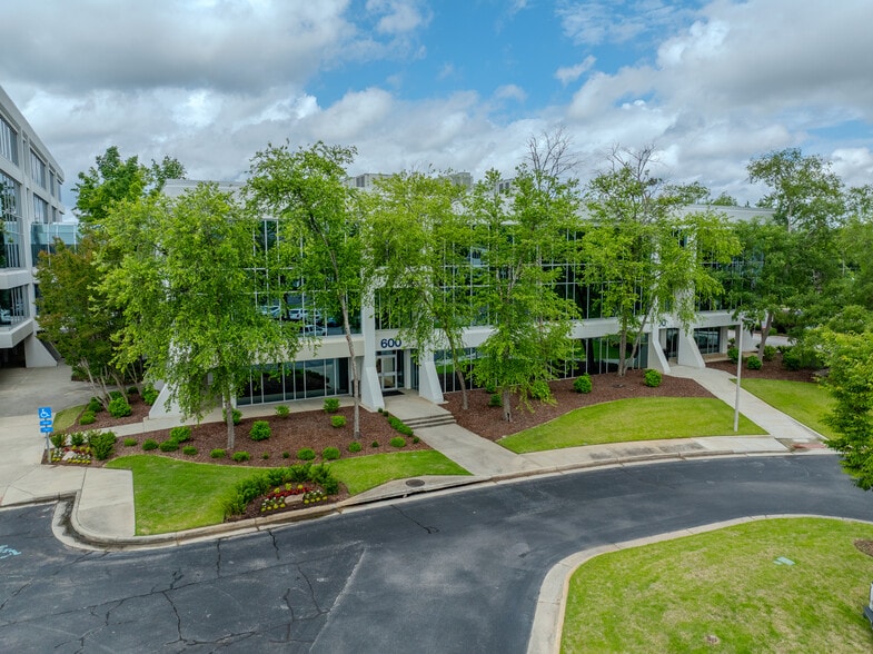 600 Boulevard S, Huntsville, AL for lease - Building Photo - Image 1 of 11