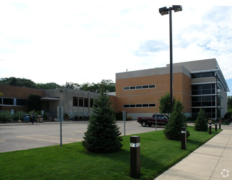 1 News Plz, Peoria, IL for lease - Building Photo - Image 2 of 9