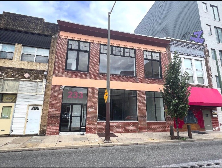 231-233 N 12th St, Philadelphia, PA for lease - Building Photo - Image 1 of 4