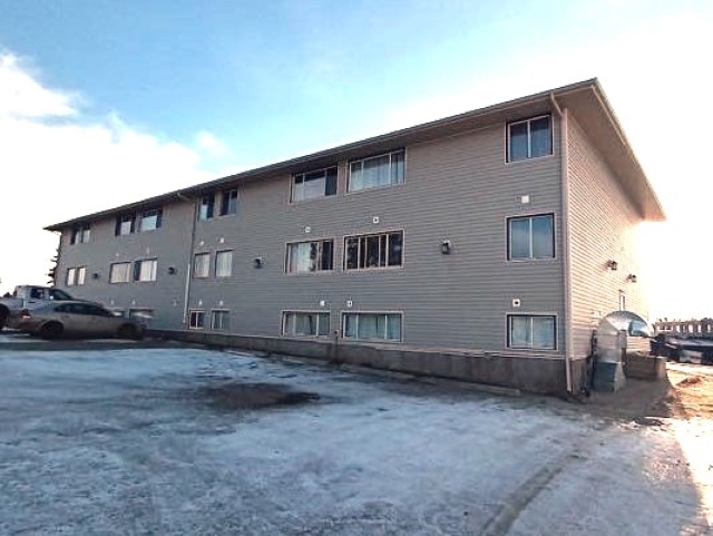 4943 Chalmers Av, Swan Hills, AB for sale - Building Photo - Image 1 of 7