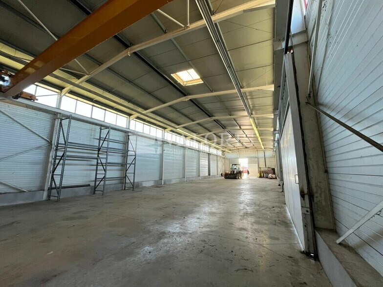 Flex in Lançon-Provence for lease - Building Photo - Image 3 of 15
