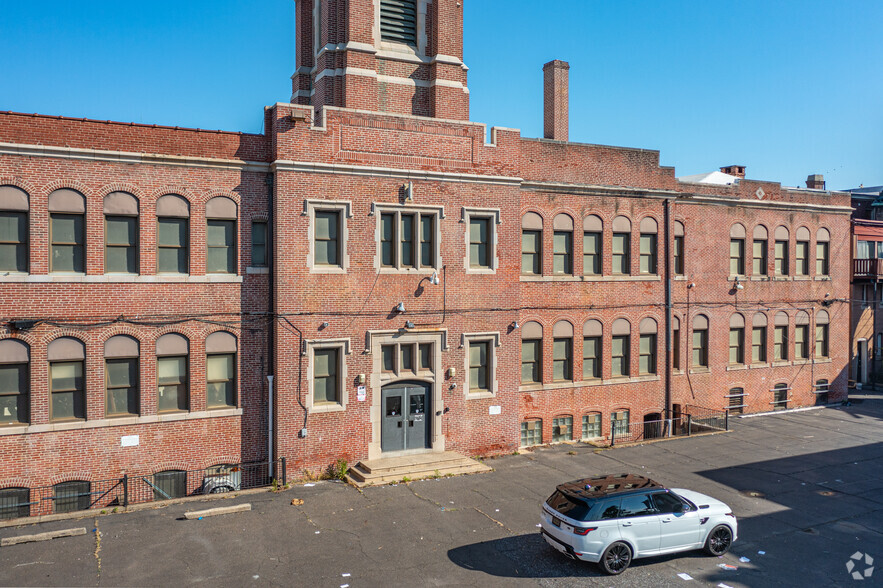 6649 Tulip St, Philadelphia, PA for lease - Building Photo - Image 3 of 24