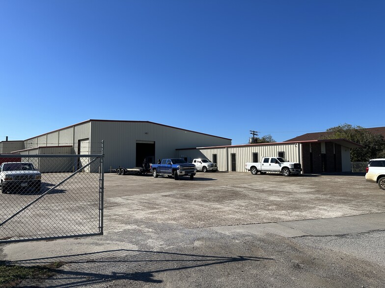 101 Highway 146, Texas City, TX for lease - Building Photo - Image 1 of 17