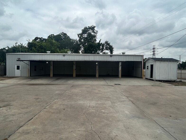9001 W Hardy Rd, Houston, TX for sale - Building Photo - Image 1 of 1