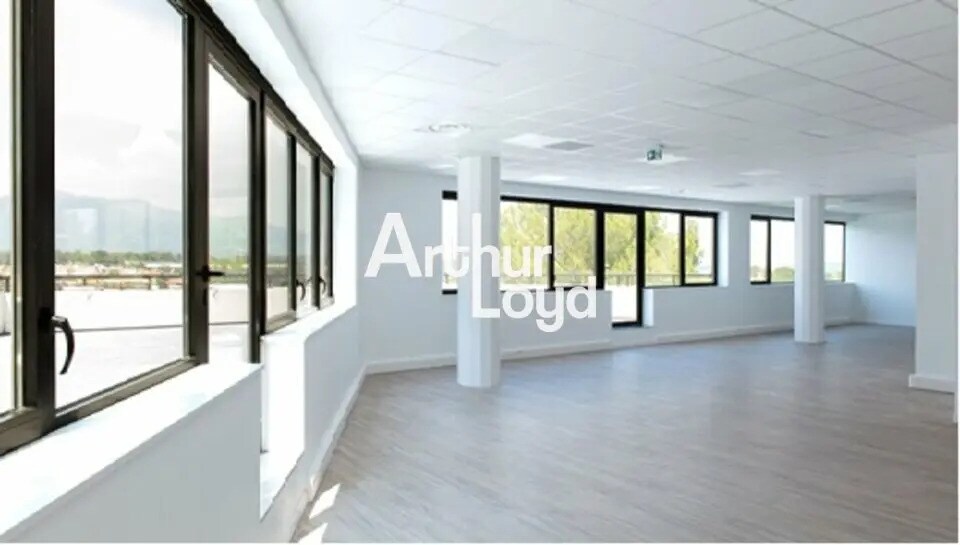 Office in Valbonne for sale - Building Photo - Image 2 of 5