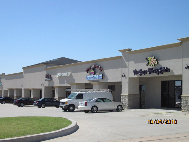 13325 N MacArthur Blvd, Oklahoma City, OK for lease - Primary Photo - Image 3 of 7