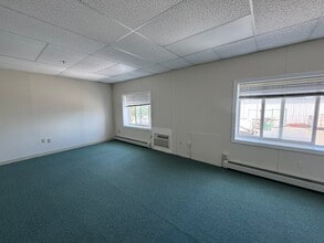 1676 E Main Rd, Portsmouth, RI for lease Interior Photo- Image 2 of 2