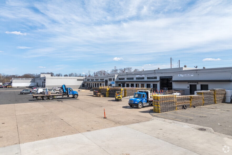 6250 Baltimore Ave, Yeadon, PA for lease - Building Photo - Image 2 of 8