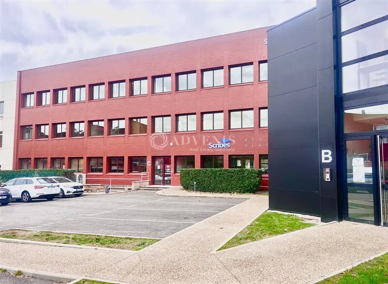 Office in Villefranche-sur-Saône for lease - Building Photo - Image 3 of 12