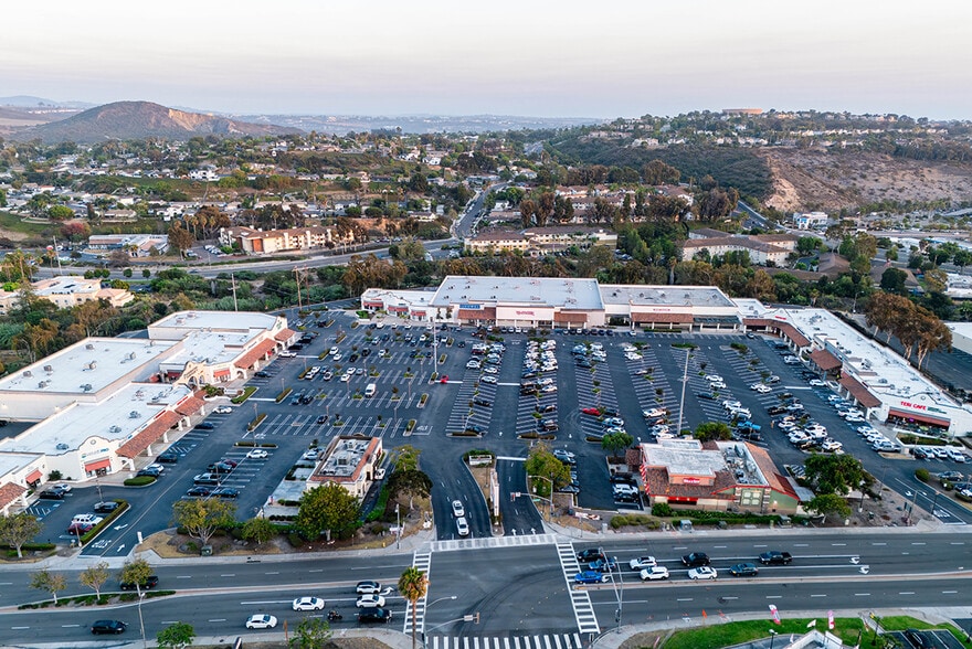 3807-3845 Plaza Dr, Oceanside, CA for lease - Building Photo - Image 1 of 11