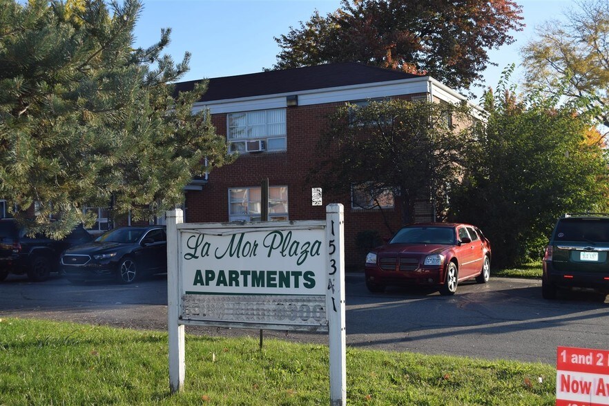 15341 E 9 Mile Rd, Eastpointe, MI for sale - Building Photo - Image 1 of 1