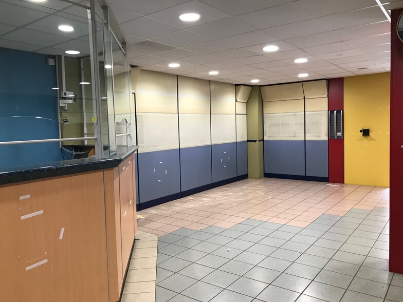 12-14 Titchfield St, Kilmarnock for lease - Interior Photo - Image 3 of 4