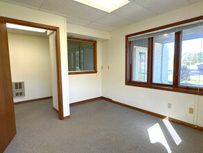 33 E Waldo Blvd, Manitowoc, WI for lease Interior Photo- Image 2 of 3