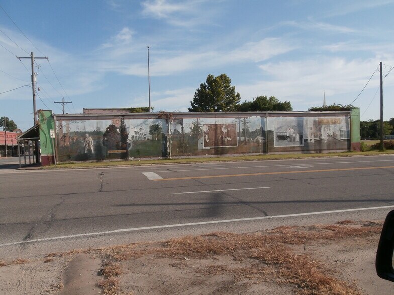 104 S Merchant St, Sour Lake, TX for sale - Primary Photo - Image 1 of 1