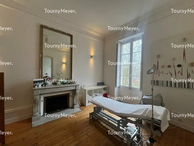 Office in Bordeaux for lease - Interior Photo - Image 3 of 10