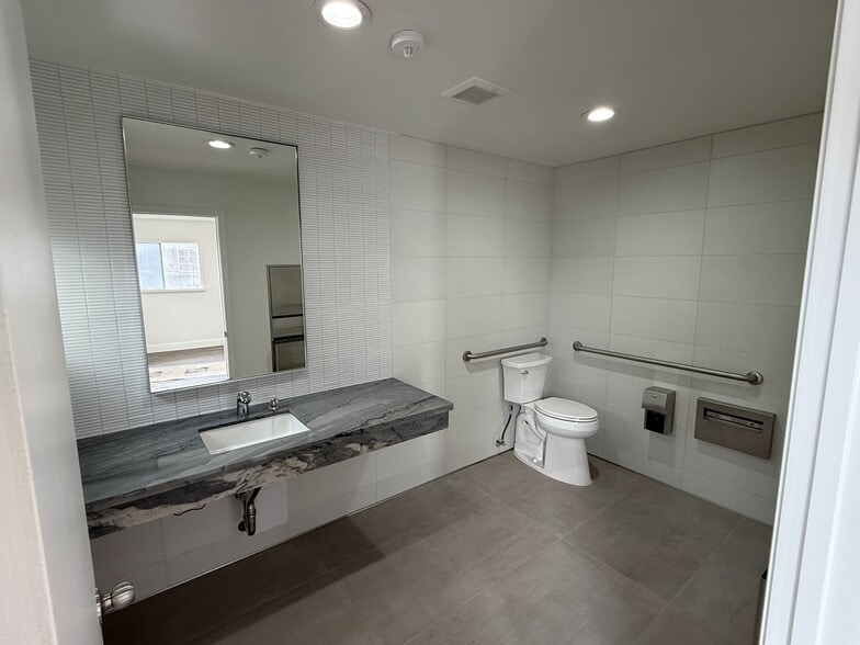 2550 Wyandotte St, Mountain View, CA for lease - Building Photo - Image 2 of 7