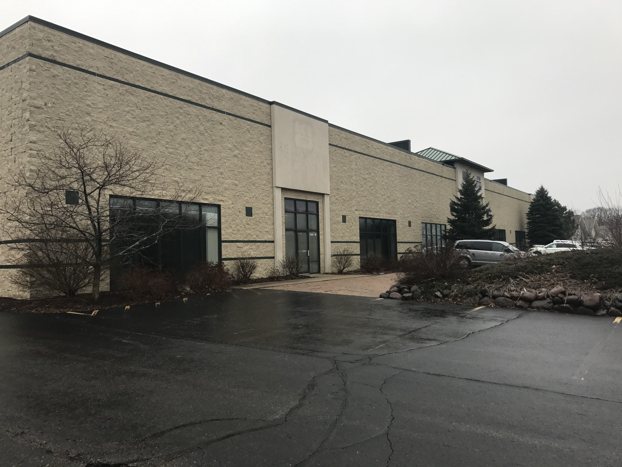 206 Enterprise Rd, Delafield, WI for sale Building Photo- Image 1 of 1