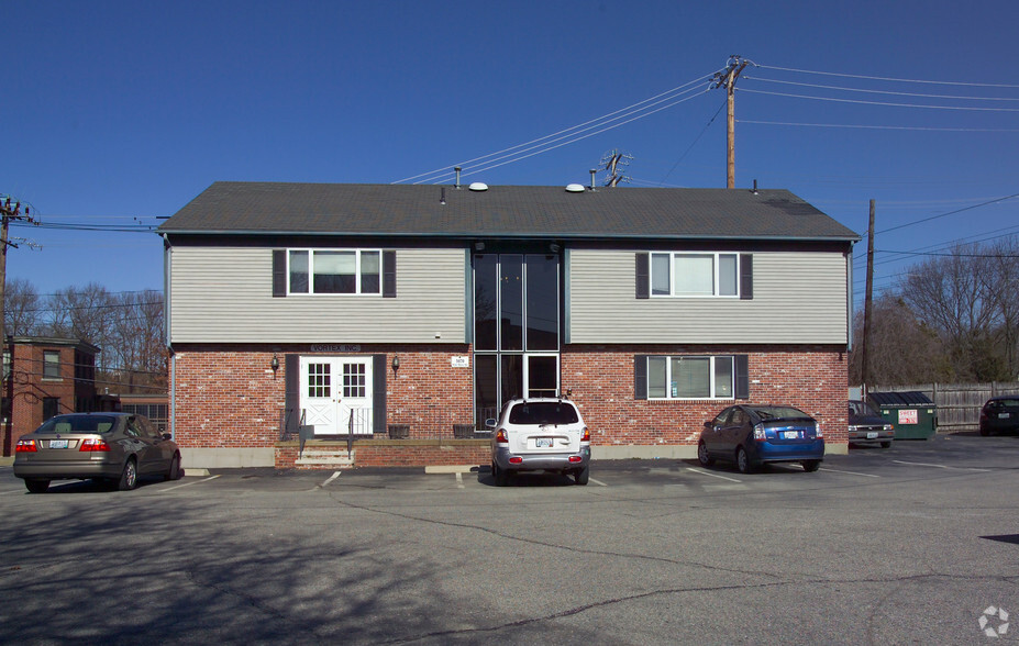 3666-3670 W Shore Rd, Warwick, RI for lease - Building Photo - Image 1 of 4