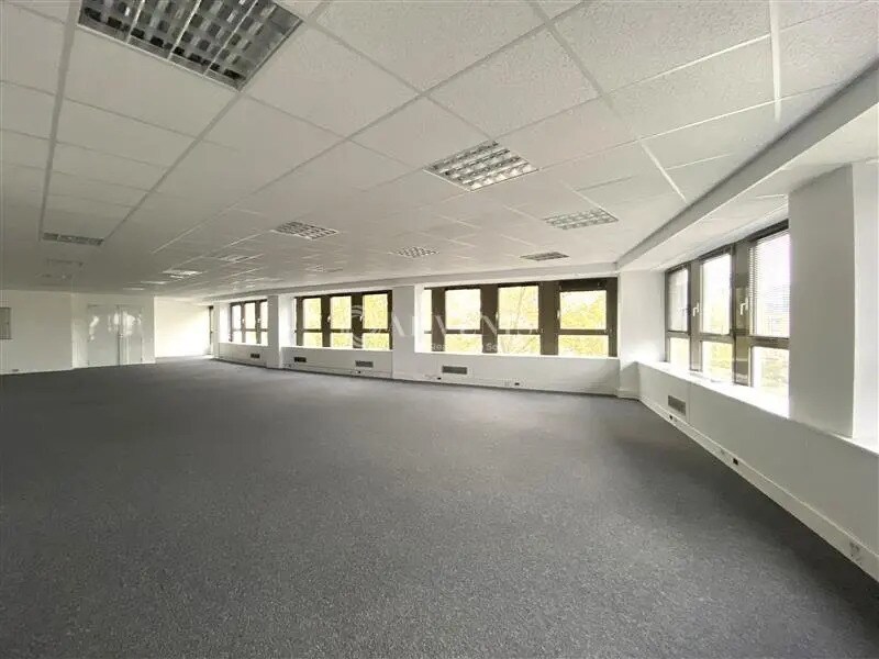 Office in La Garenne-Colombes for lease Interior Photo- Image 1 of 1