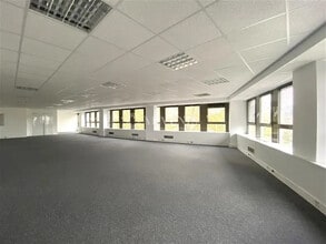 Office in La Garenne-Colombes for lease Interior Photo- Image 1 of 1