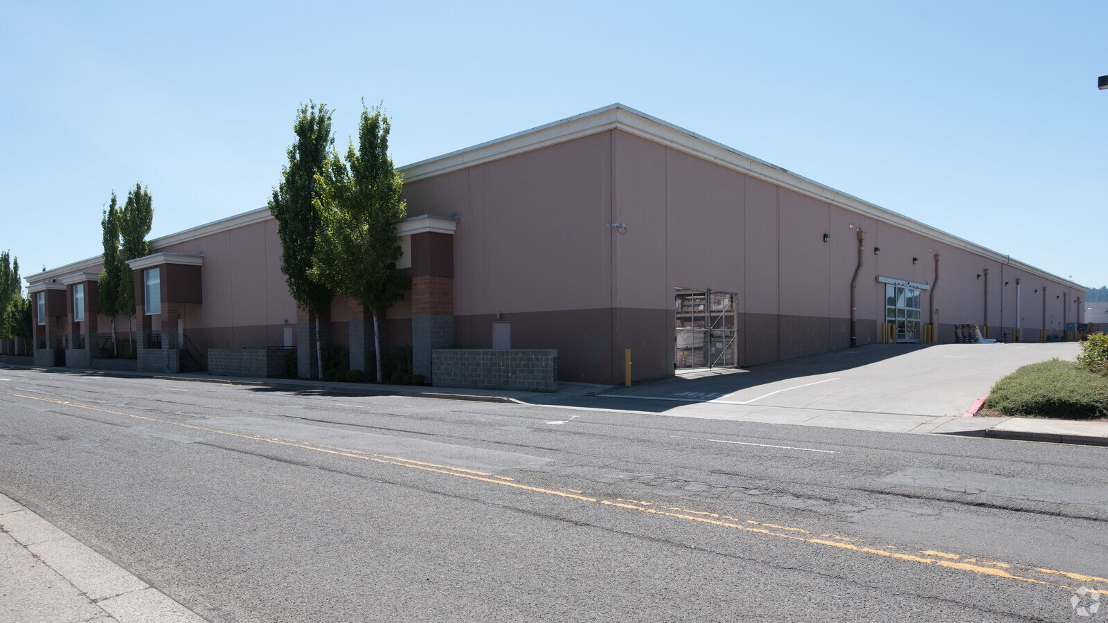 808 Seneca Rd, Eugene, OR 97402