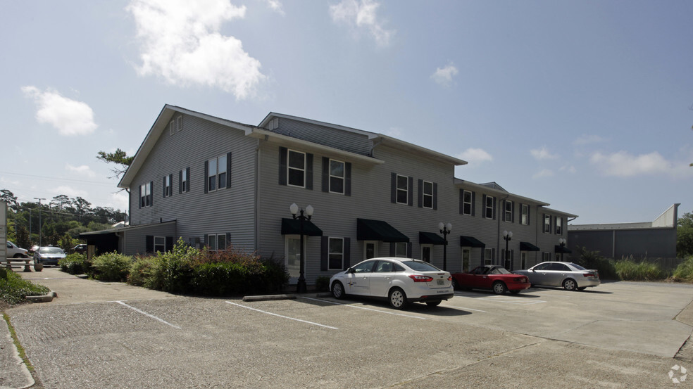 225-269 W Causeway Approach, Mandeville, LA for lease - Primary Photo - Image 1 of 14