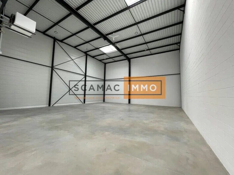 Industrial in Chalifert for lease - Building Photo - Image 2 of 10