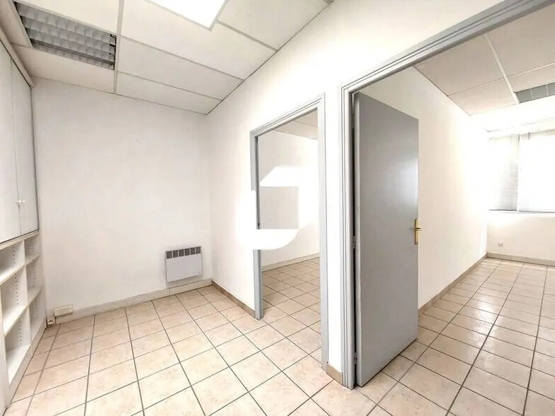 Office in Vendargues for lease - Interior Photo - Image 3 of 12