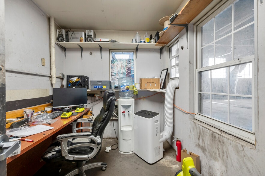 1905 Brentwood Rd NE, Washington, DC for lease - Building Photo - Image 3 of 60