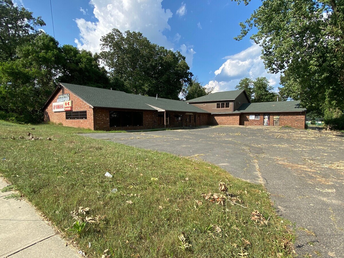 11 Harvey St, Springfield, MA 01119