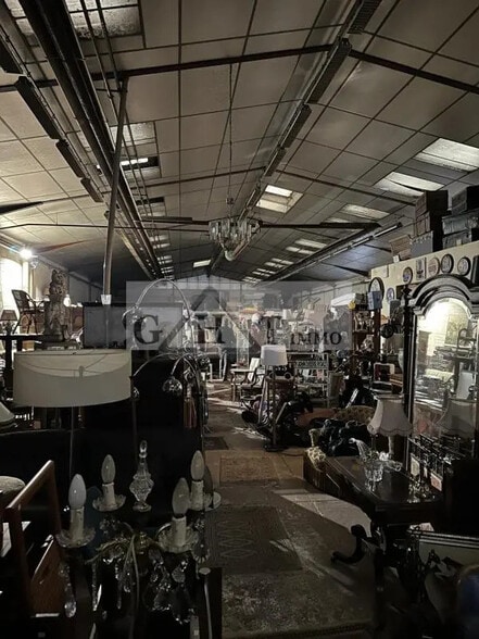Industrial in Villeparisis for sale - Interior Photo - Image 1 of 3
