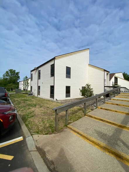 503 Stillwells Corner Rd, Freehold, NJ for lease - Primary Photo - Image 1 of 6