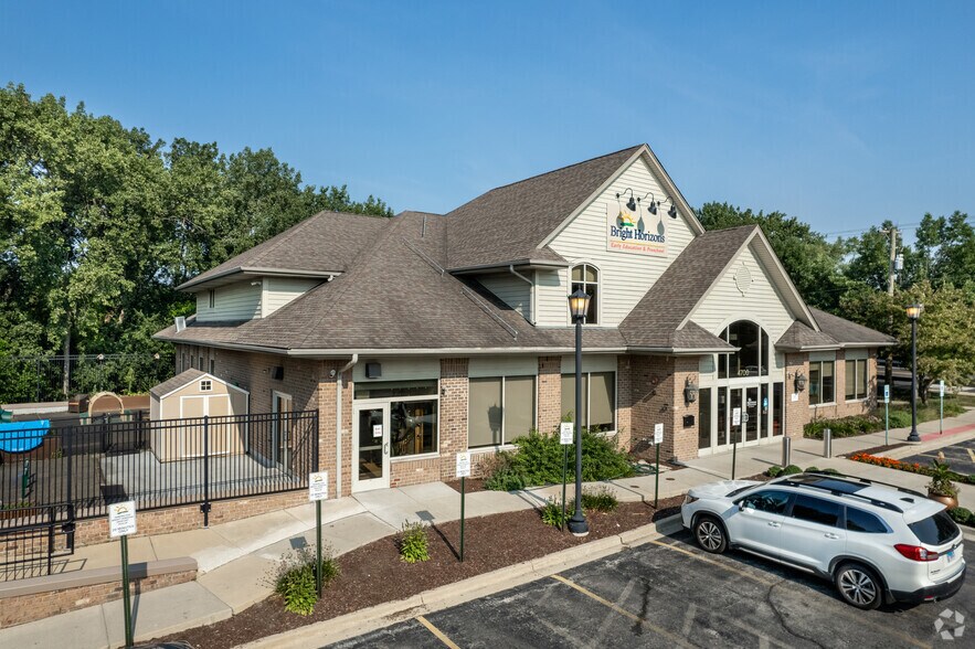 4700 Commonwealth Ave, Western Springs, IL 60558