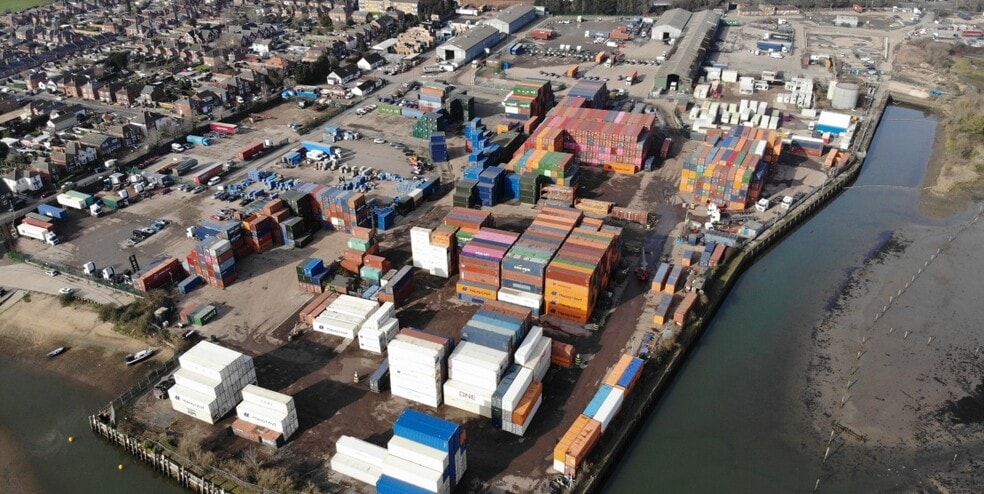 Eling Wharf, Totton for sale - Primary Photo - Image 1 of 1